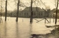 1926 hoog water met o.a. de openbare school aan de Emmerikseweg.jpg