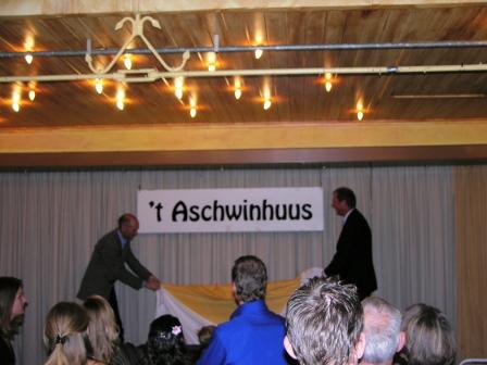 Bestand:Aschwinhuus onthulling.JPG