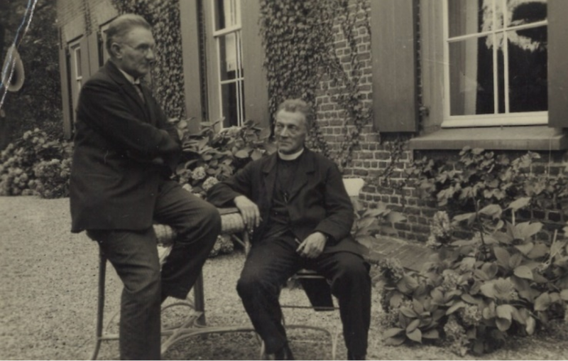 Bestand:1930-09-24 Peter Meisters en pastoor Osse.png