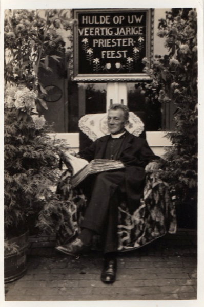 Bestand:1931-08-15 Priesterfeest C Osse (1).png