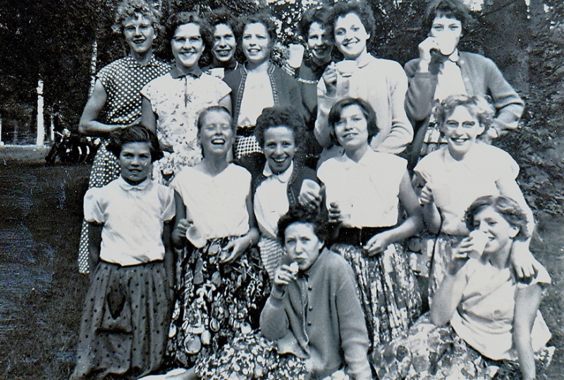 Bestand:1956 Handbalvereniging van 't Peeske.jpg