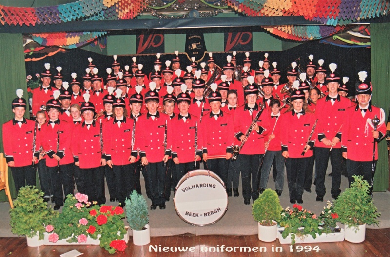 Bestand:1994 Nieuwe uniform Volharding (2).jpg
