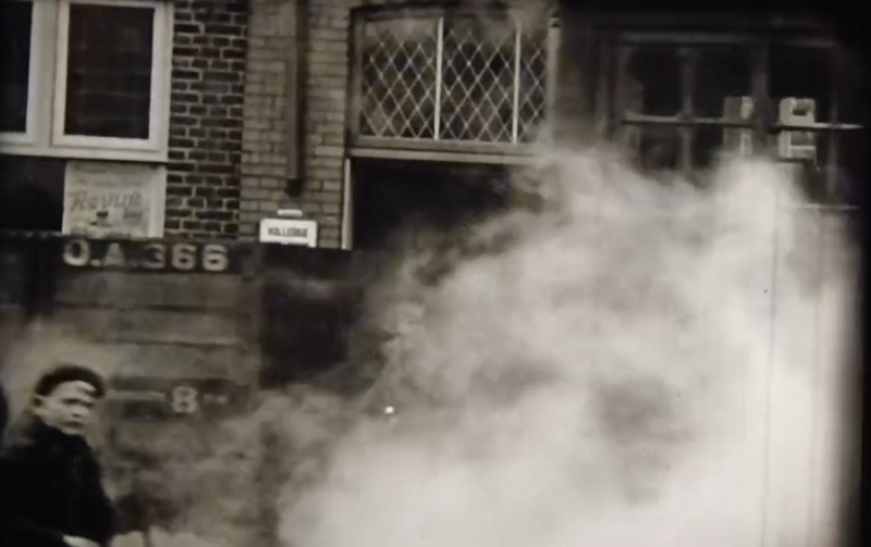 Bestand:4 Stoomtram Emmerik bij cafe bioscoop Schuurman.jpg