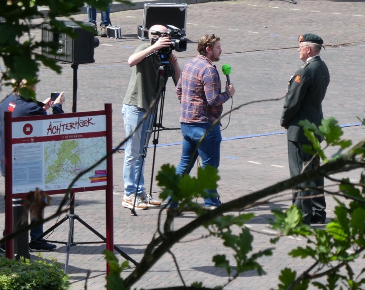 Bestand:5 Interview Henk Groote van Stichting Herdenken Bevrijding Bergh.jpg