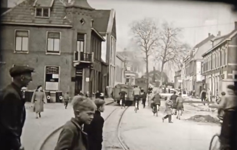 Bestand:6 Stoomtram Emmerik in de Molenpoort.jpg