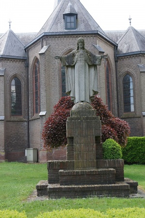 Beek (Montferland) Heilig Hartbeeld Beek DSC00325 (3).JPG