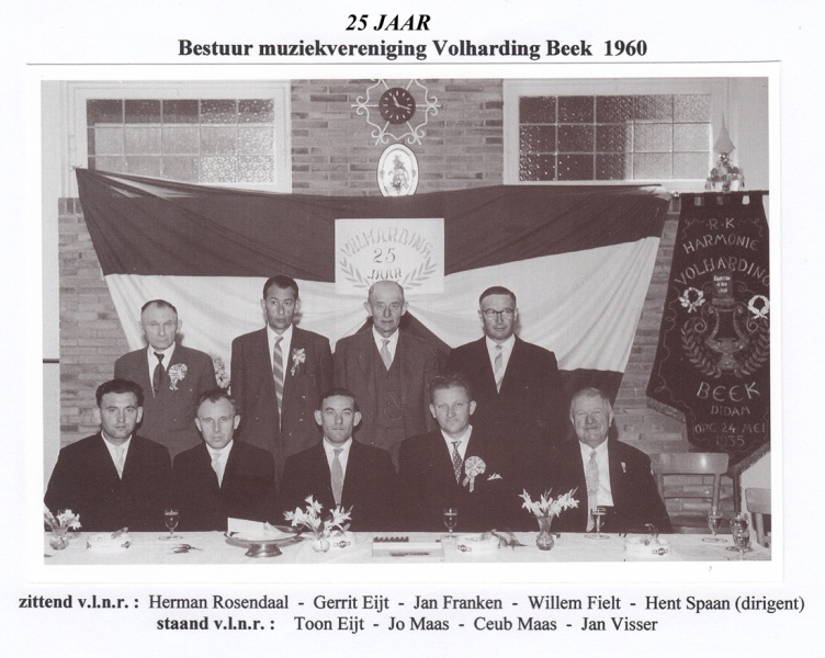 Bestand:Bestuur 25 jaar1960.jpg