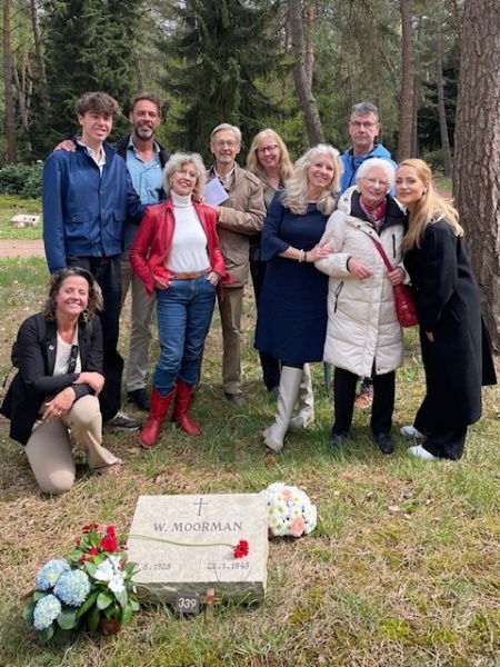 Bestand:Graf Wim Moorman Loenen 4 mei 2025 (1).jpg