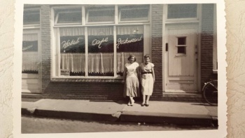 In de jaren 1958 1960 Kellenstraat 29 Cafe van B.v. Koot (billeke).jpg