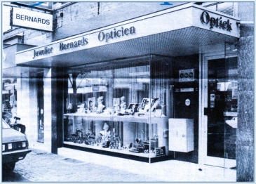 Juwelier Optiek Bernards 25-10-1988 a.jpg