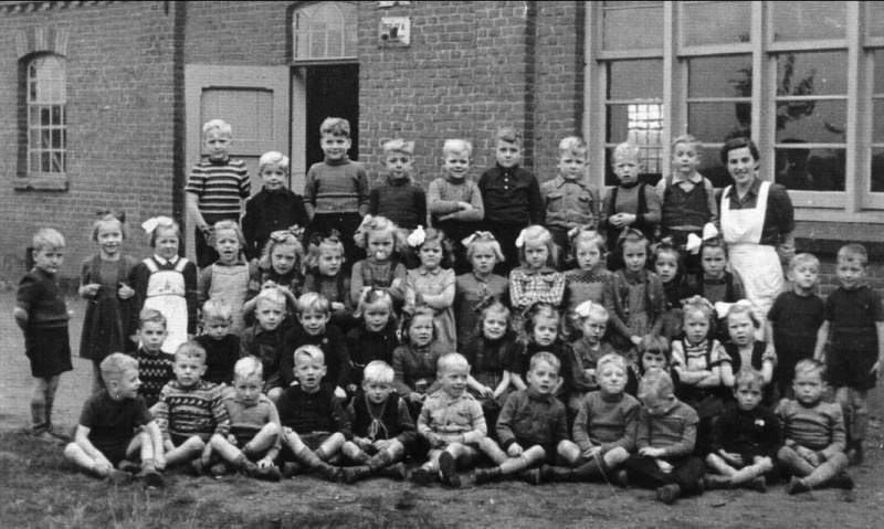 KleuterschoolBeekLoerbeekJuffrouwElfrink-1950.jpg