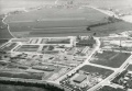 Luchtfoto Oude Doetinchemse weg (boven) met zicht op de wijk Hangaarts en Emmauskerk in aanbouw circa 1960.jpg