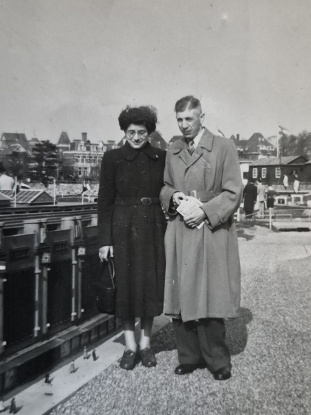 Bestand:Sara Straus en Harry Nabarro.jpg