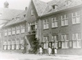 Sint Theresia stichting aan de Hofstraat, vermoedelijk de opening, circa 1928.jpg