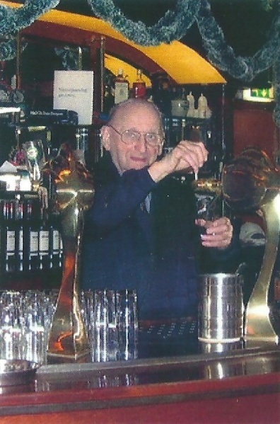 Bestand:Sjef IJzermans Café De Peer.jpg