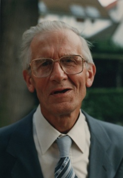Theet Gasseling (1916-2008).jpg