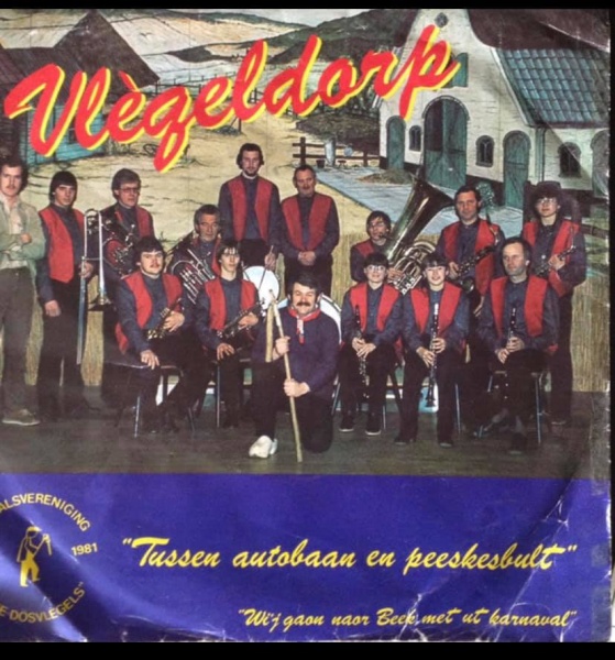 Bestand:Tussen autobaan en peeskesbult.jpg